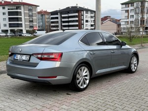 SAHİBİNDEN SATILIK EMSALSİZ HATASIZ BOYASIZ DEĞİŞENSİZ TRAMERSİZ SKODA SÜPER B 1.6 GREENTEC ACTİVE FUL PAKET OTOMATİK