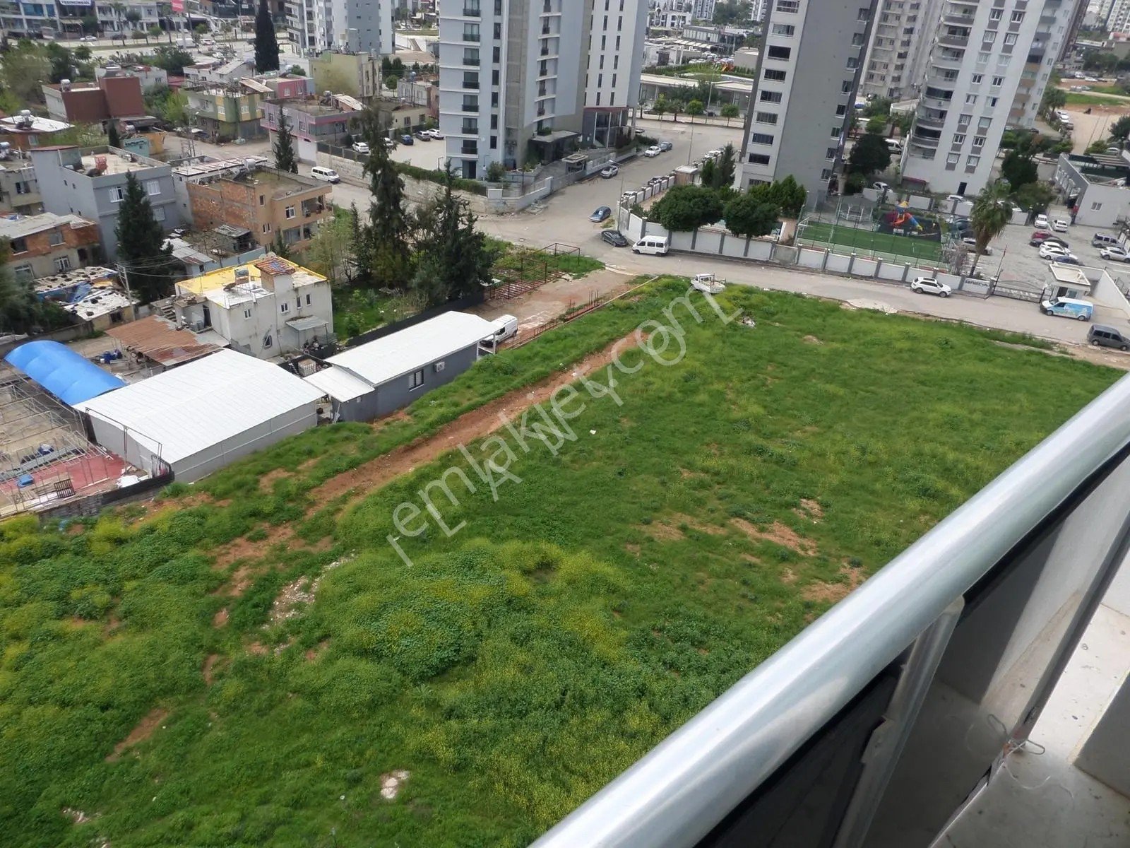 Geniş Peyzaj Alanlı Havuzlu 7/24 Güvenlikli Çevresi Açık
