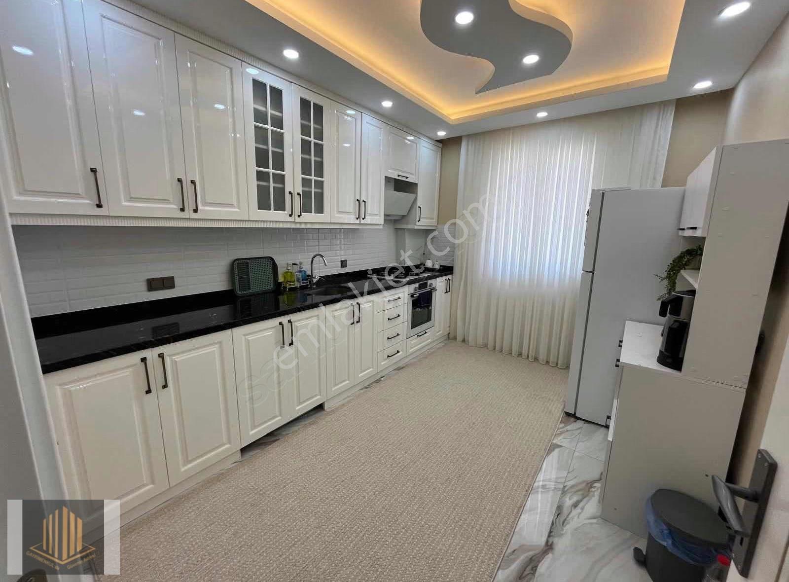 Sağlam'dan Mithatpaşa'da Kiralık 3+1 Müstakil Ev