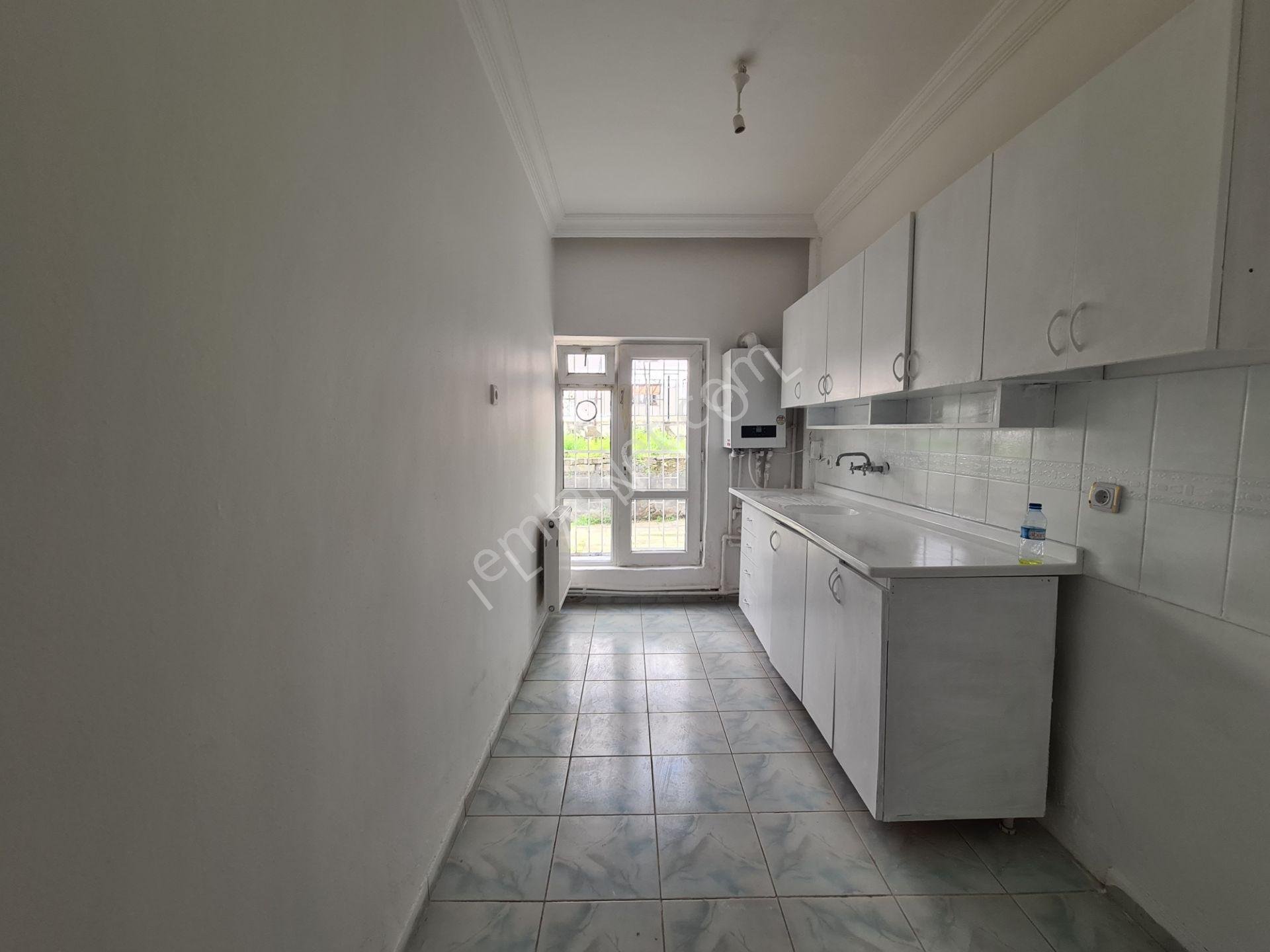 Osmanlı İş Merkezi Yakını Özel Bahçeli Giriş Kat Kiralık 2+1
