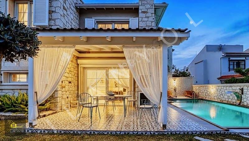 İzmir Çeşme Alaçatı Müstakil Havuzlu 4+1 Kiralık Lüks Villa