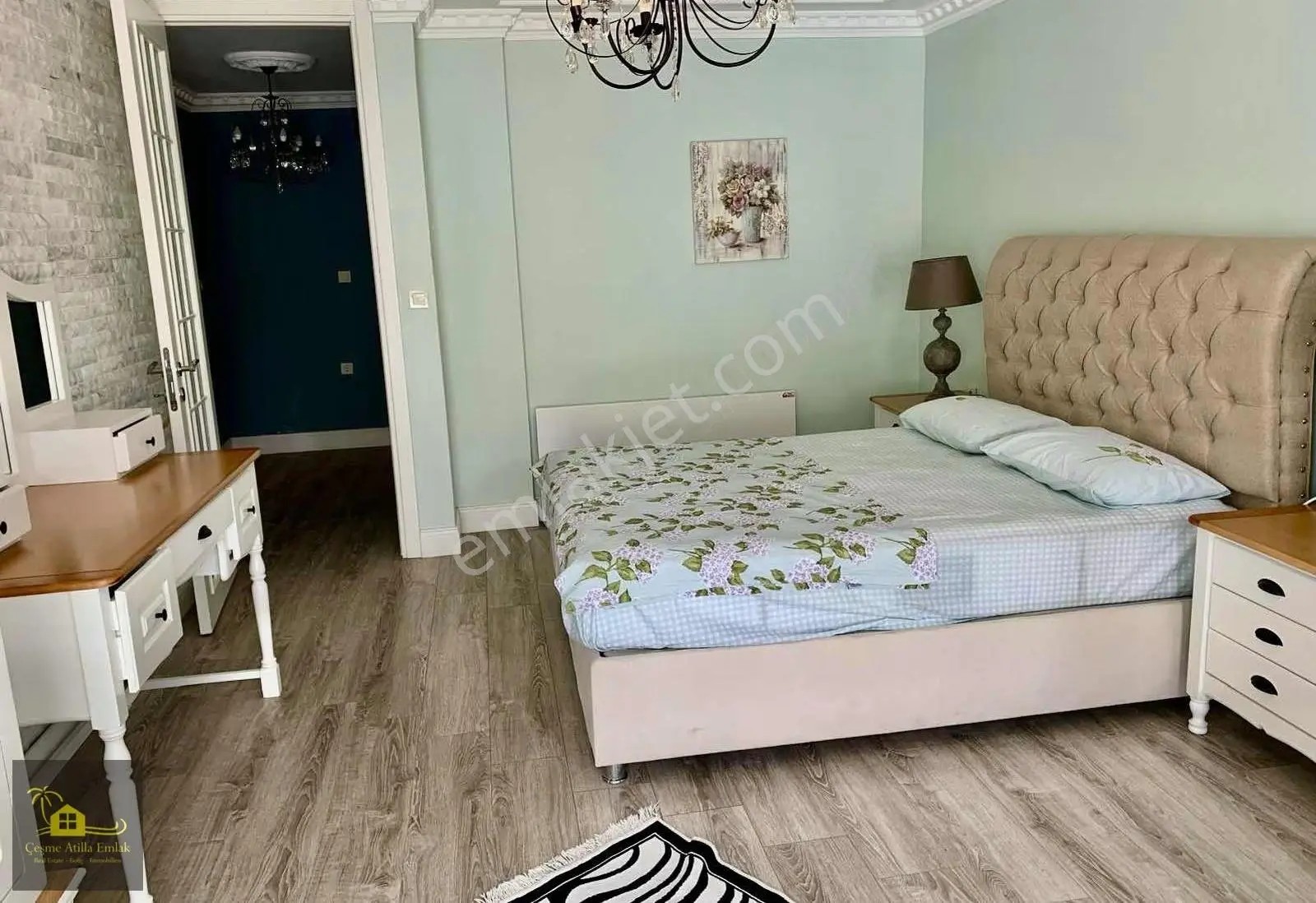 Çeşme Boyalığa Çok Yakın Yamaç'da Deniz Manzaralı Villa