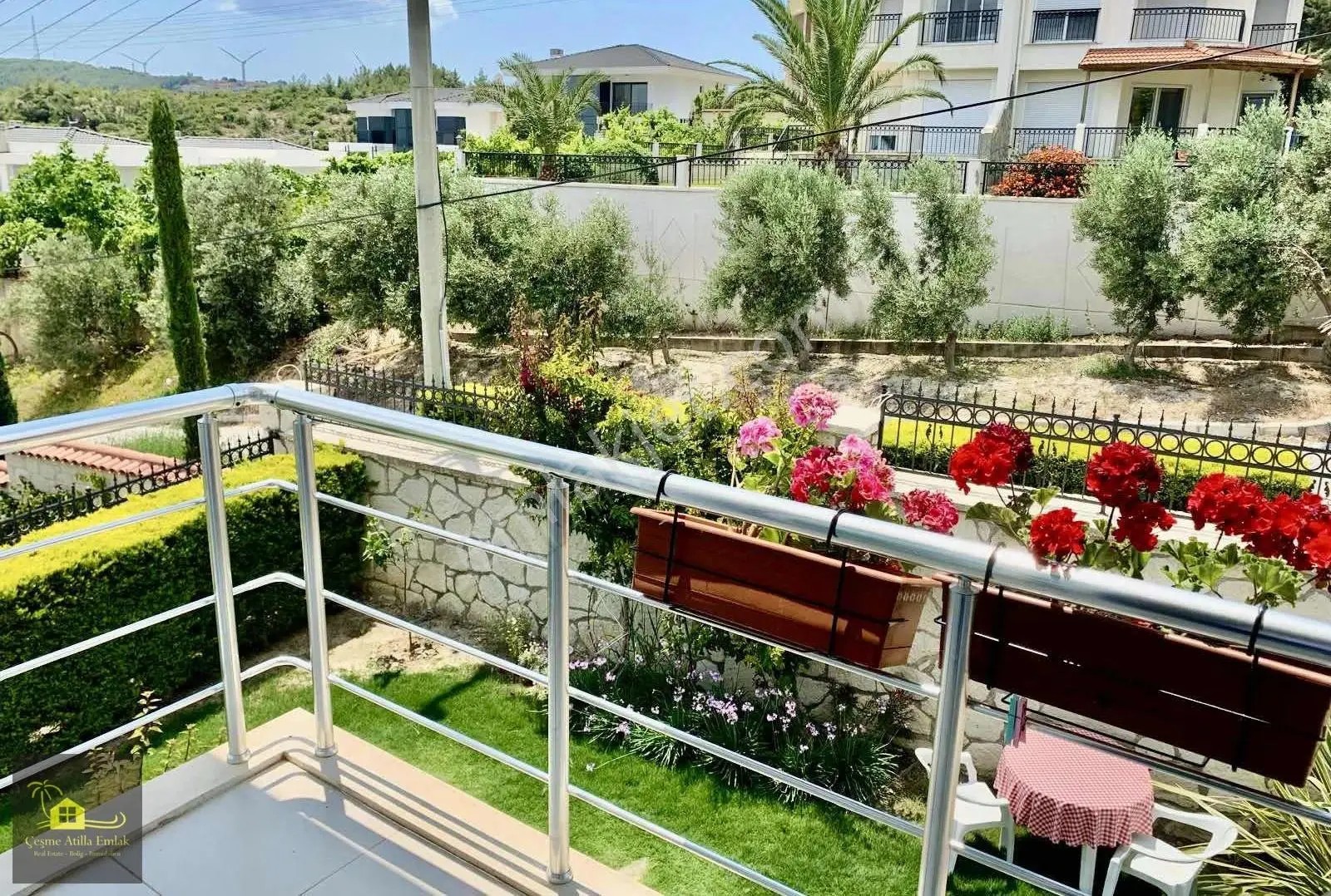 Çeşme Boyalığa Çok Yakın Yamaç'da Deniz Manzaralı Villa