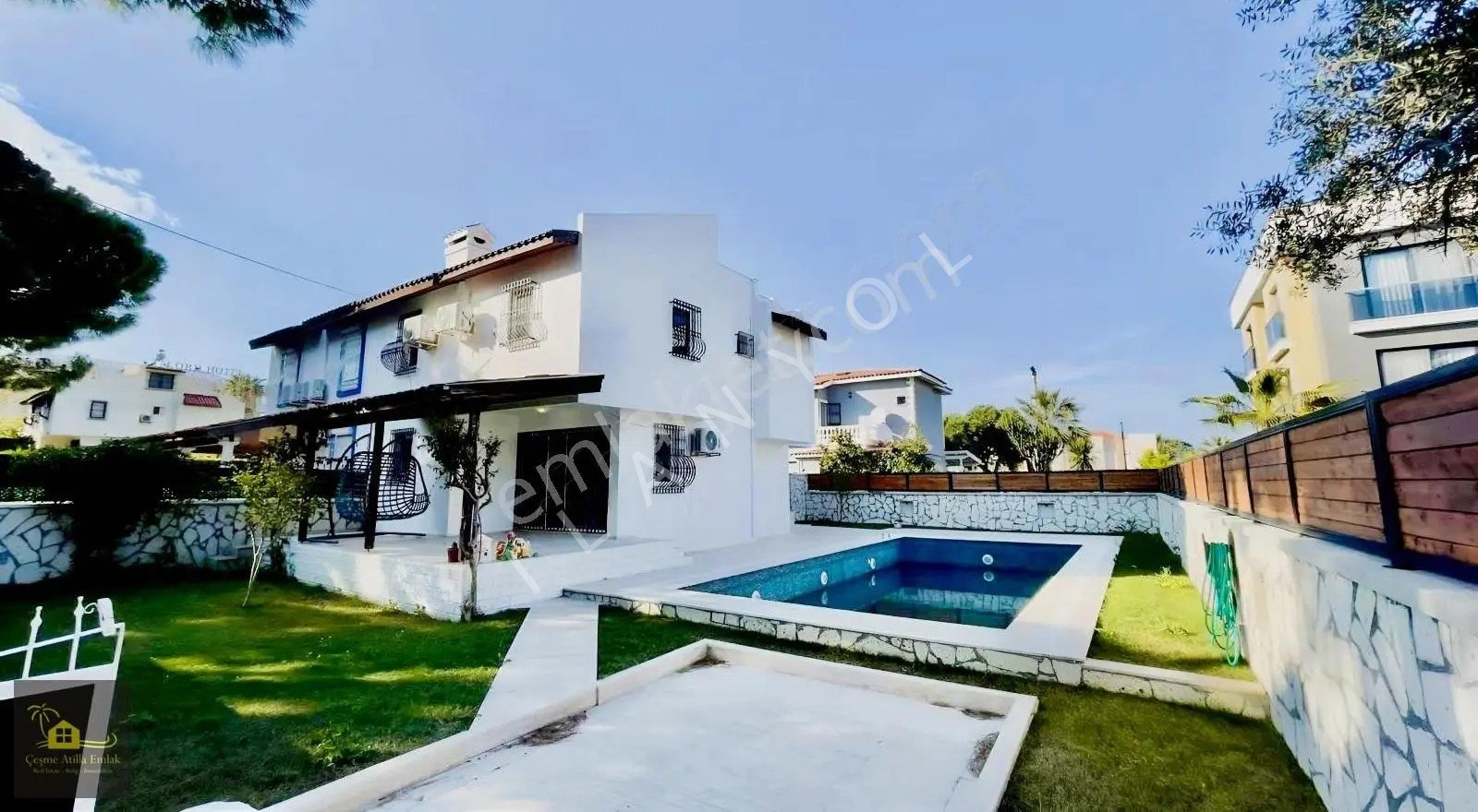 Çeşme Ilıca Altunus Kiralık Müstakil Havuzlu 5 + 1 Villa
