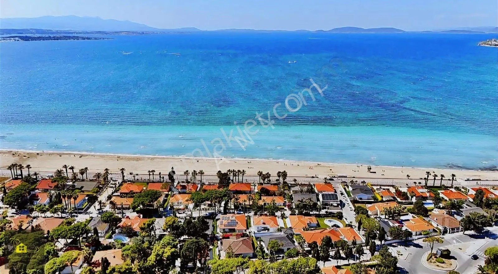 Çeşme Şantiye Plaj Evlerin'de 3. Sıra Satılık Villa 755m2 Arsalı