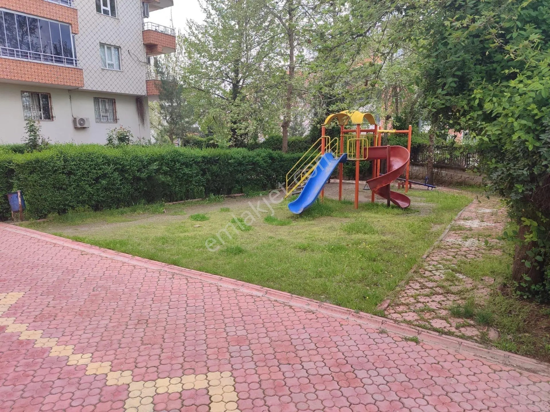 Gültepe'de Site İçinde Kiralık 3+1 Geniş Daire