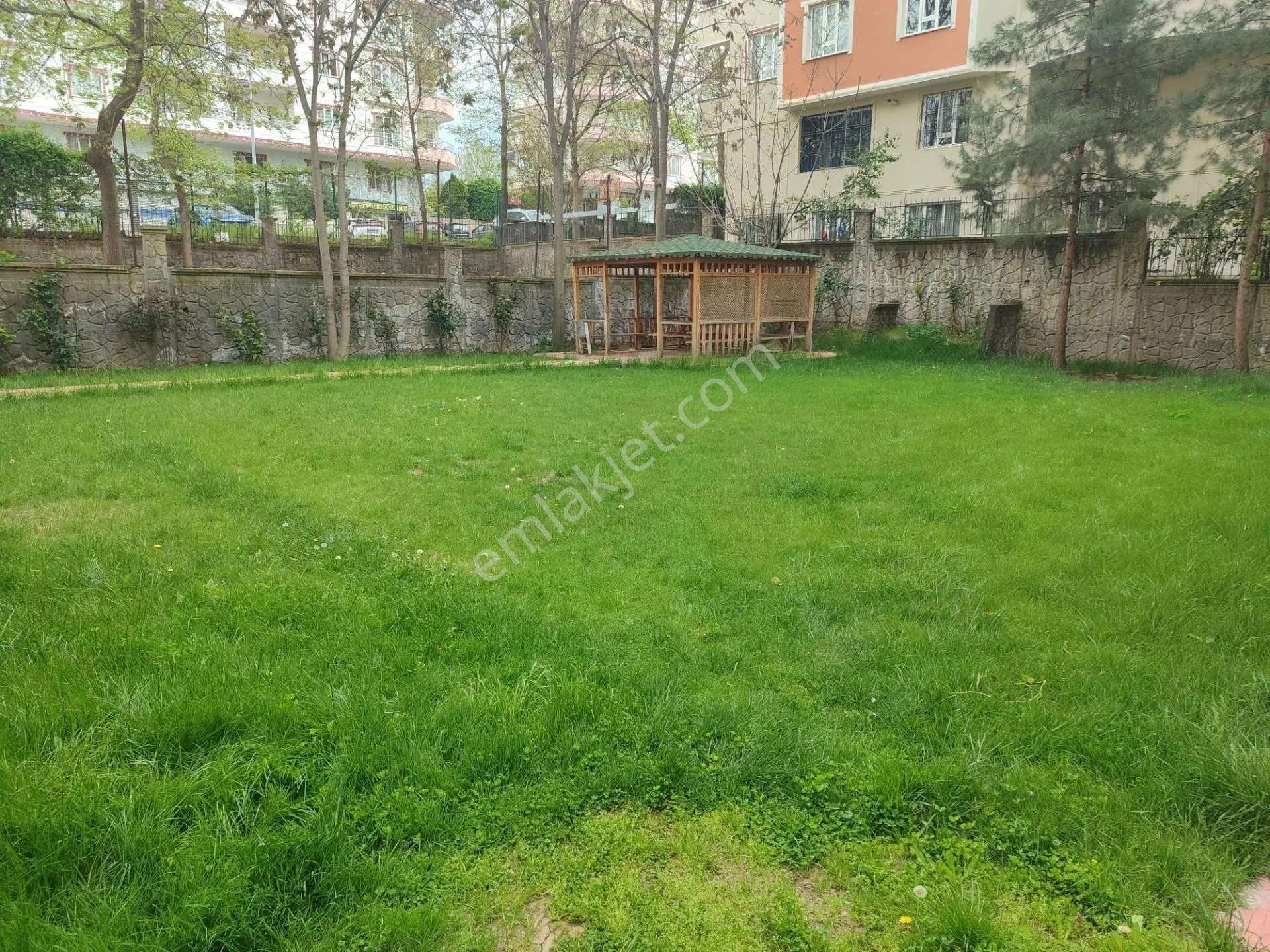 Gültepe'de Site İçinde Kiralık 3+1 Geniş Daire