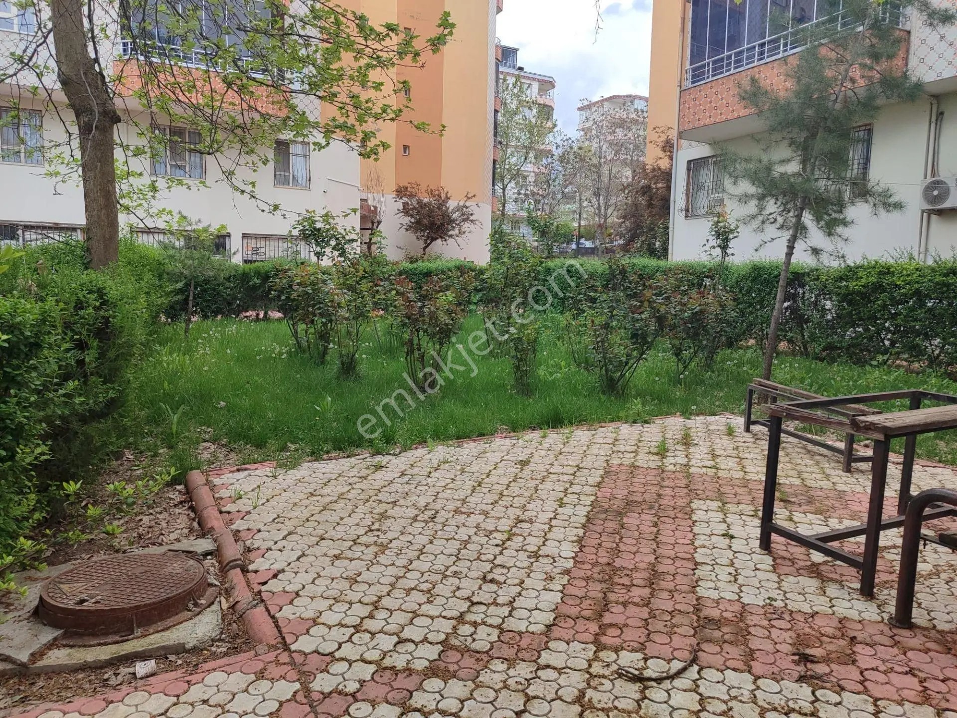 Gültepe'de Site İçinde Kiralık 3+1 Geniş Daire