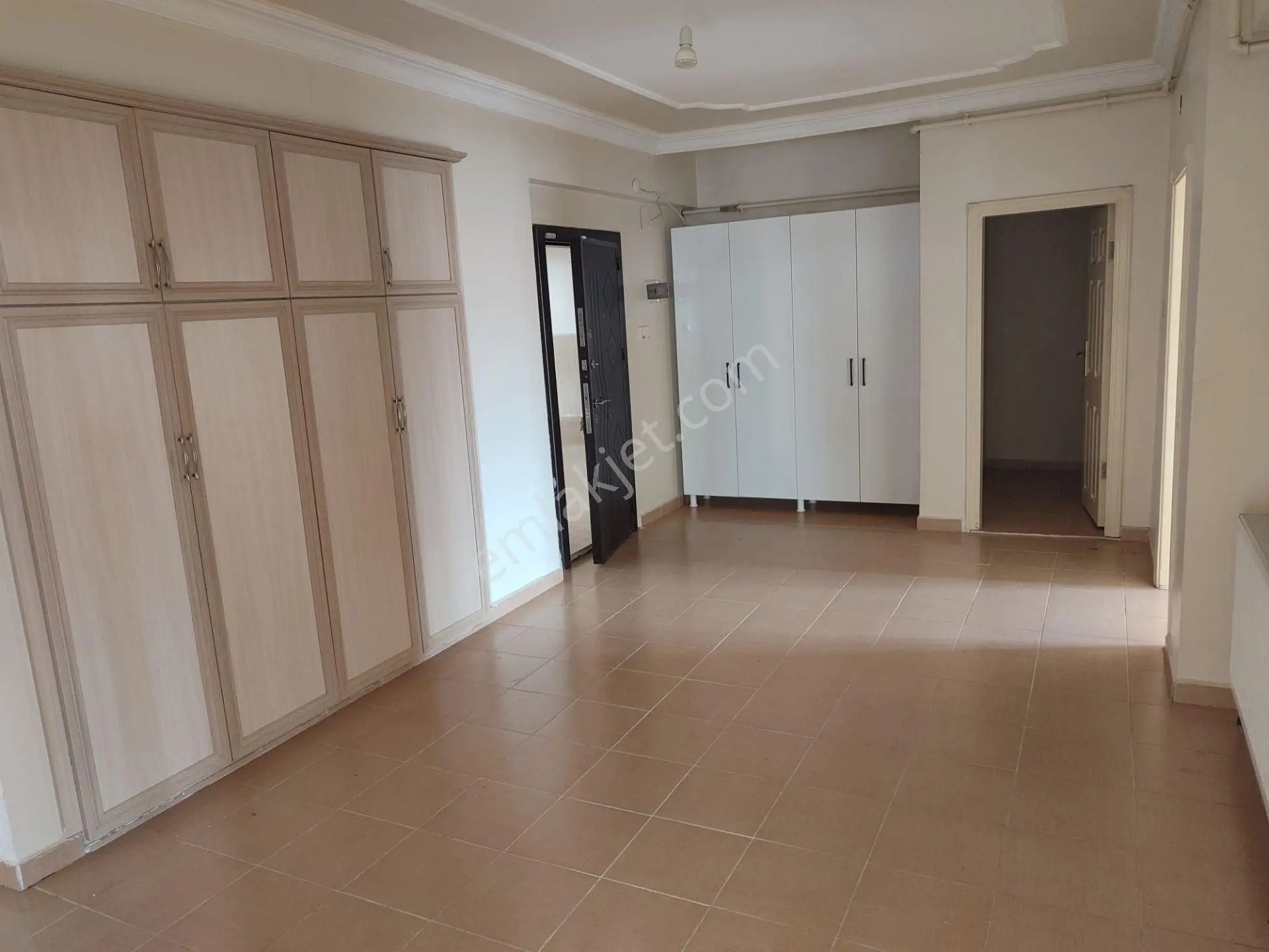 Gültepe'de Site İçinde Kiralık 3+1 Geniş Daire