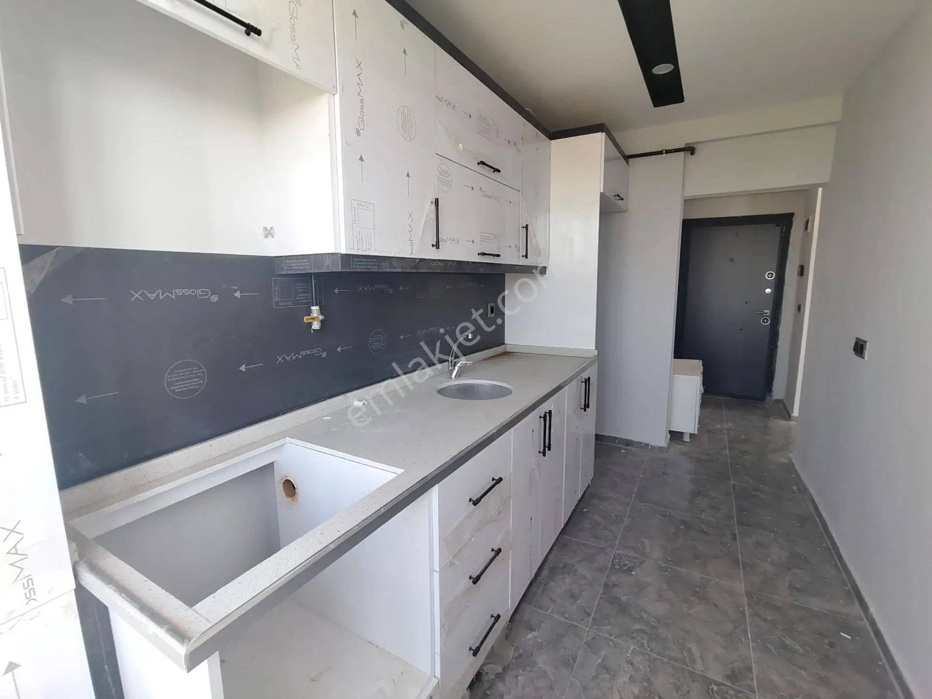 Emlak 72 Den Fatih Mahalles' İnde 2+0 Kiralık Daire