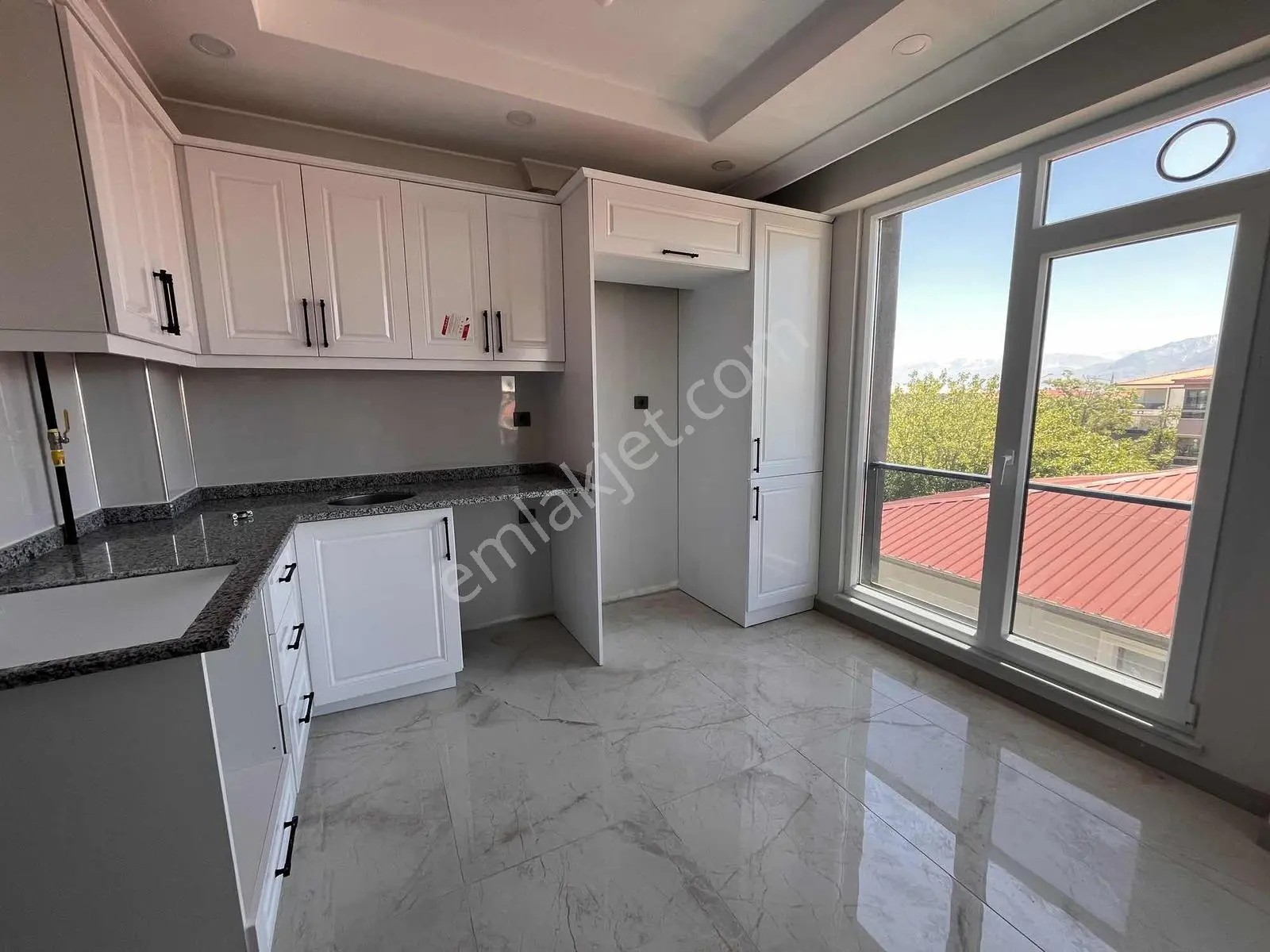 Remax Dem'den Demirkent Mah. Kiralık 2+1 Daire