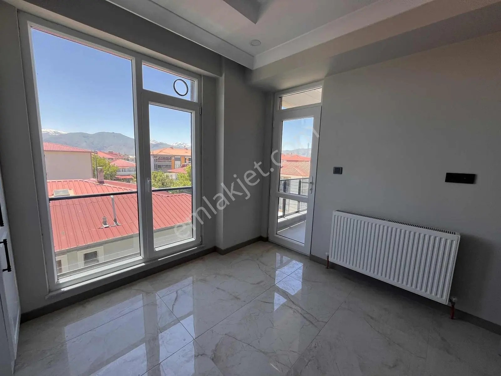 Remax Dem'den Demirkent Mah. Kiralık 2+1 Daire