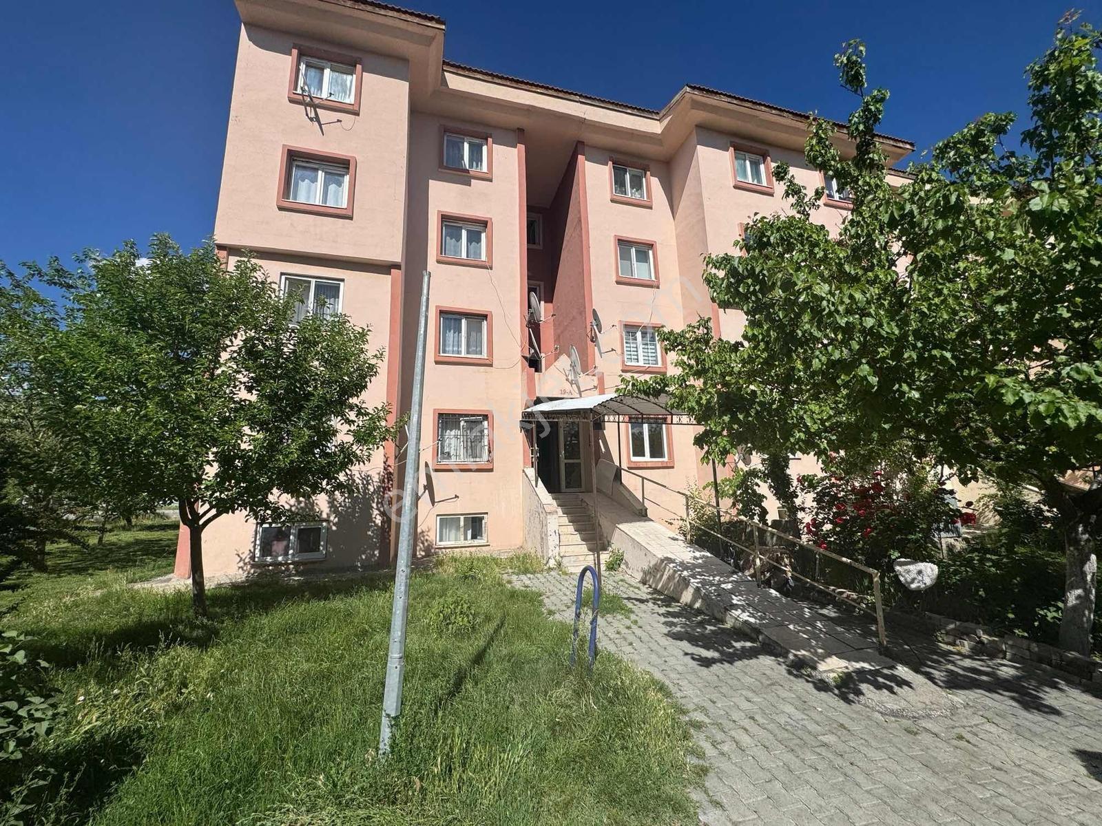 Remax Dem'den Mengüceli Tokide Satılık Borçsuz 2+1 Daire