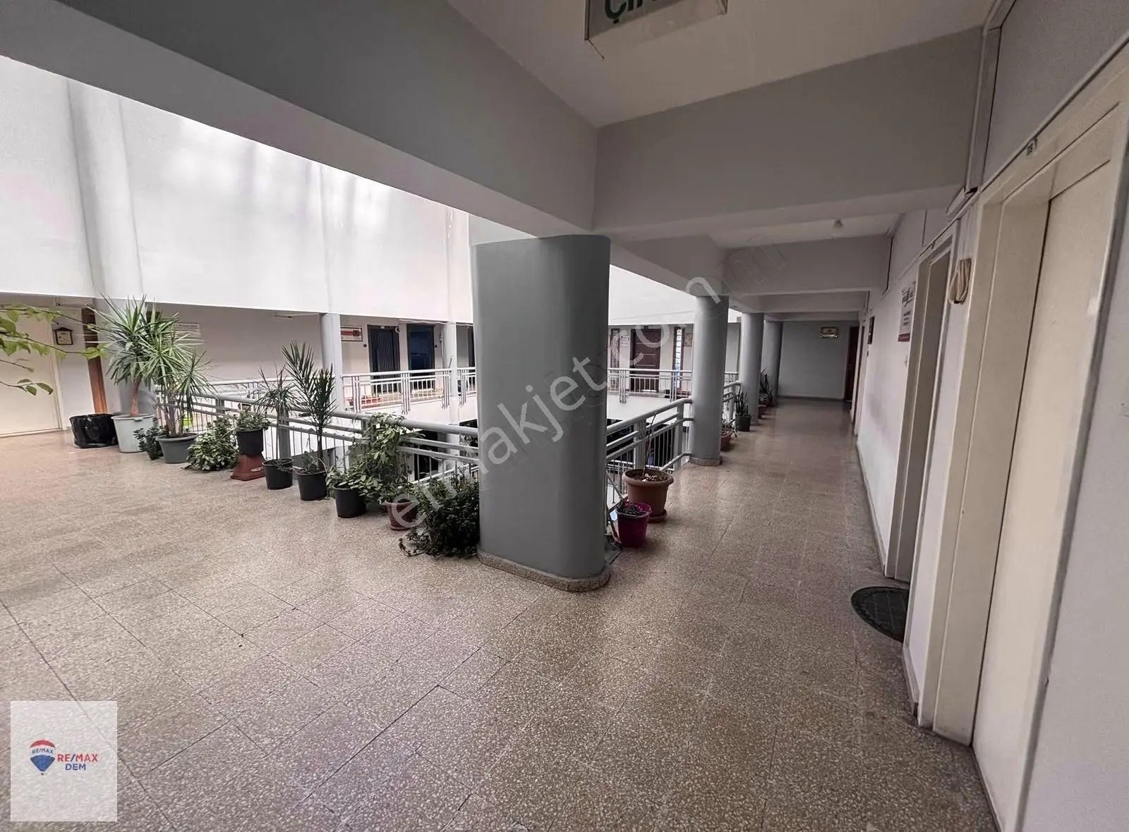 Remax Dem'den Selimoğlu İş Merkezinde Satılık Ofis