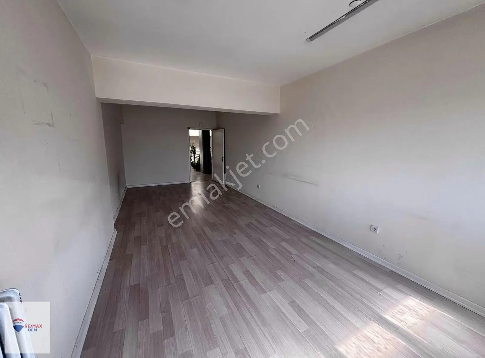 Remax Dem'den Selimoğlu İş Merkezinde Satılık Ofis