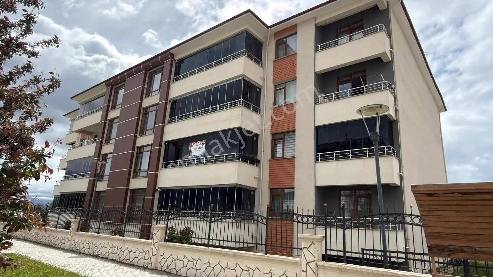 Remax Dem'den Demirkent'te Lüks 3,5+1 170m2 Satılık Daire