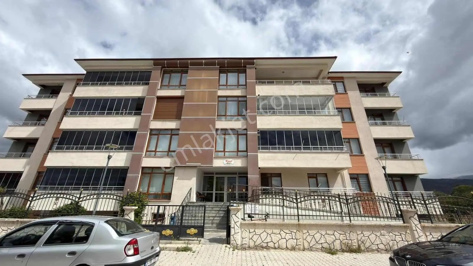 Remax Dem'den Demirkent'te Lüks 3,5+1 170m2 Satılık Daire