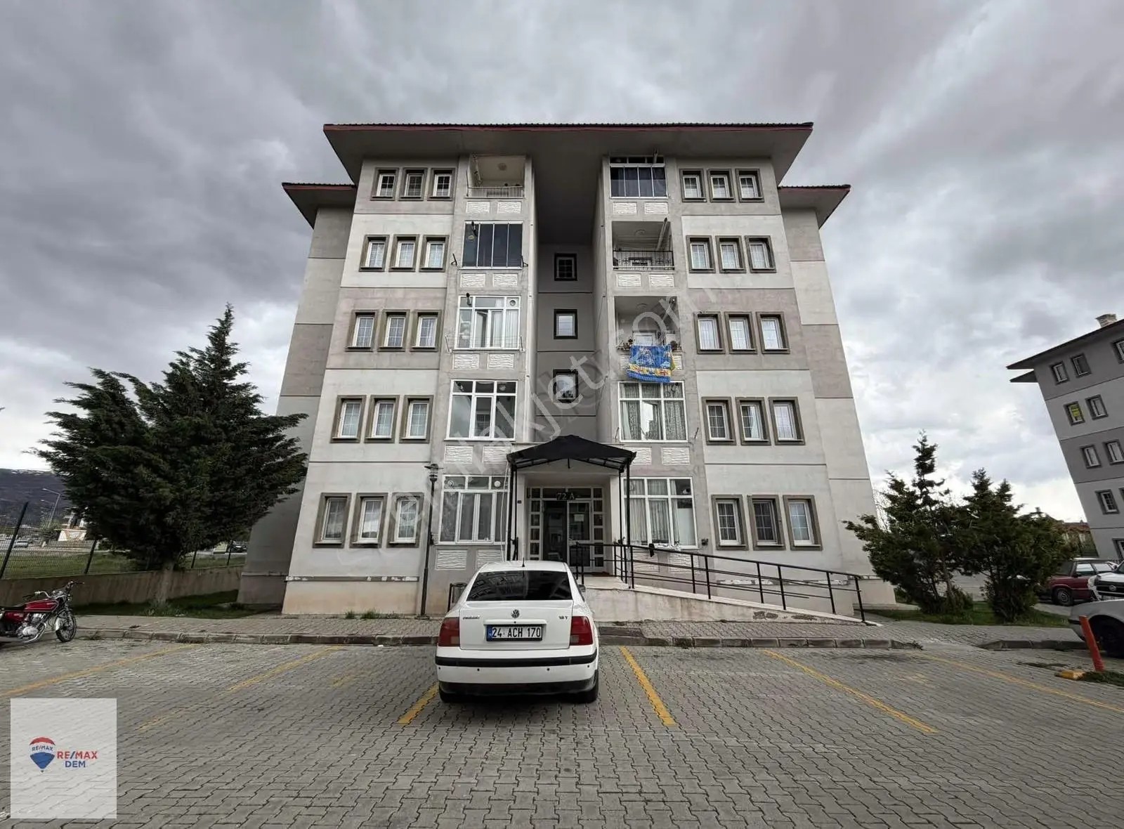 Remax Dem'den Kavakyolu 2. Etap Ara Kat Borçsuz Satılık Daire