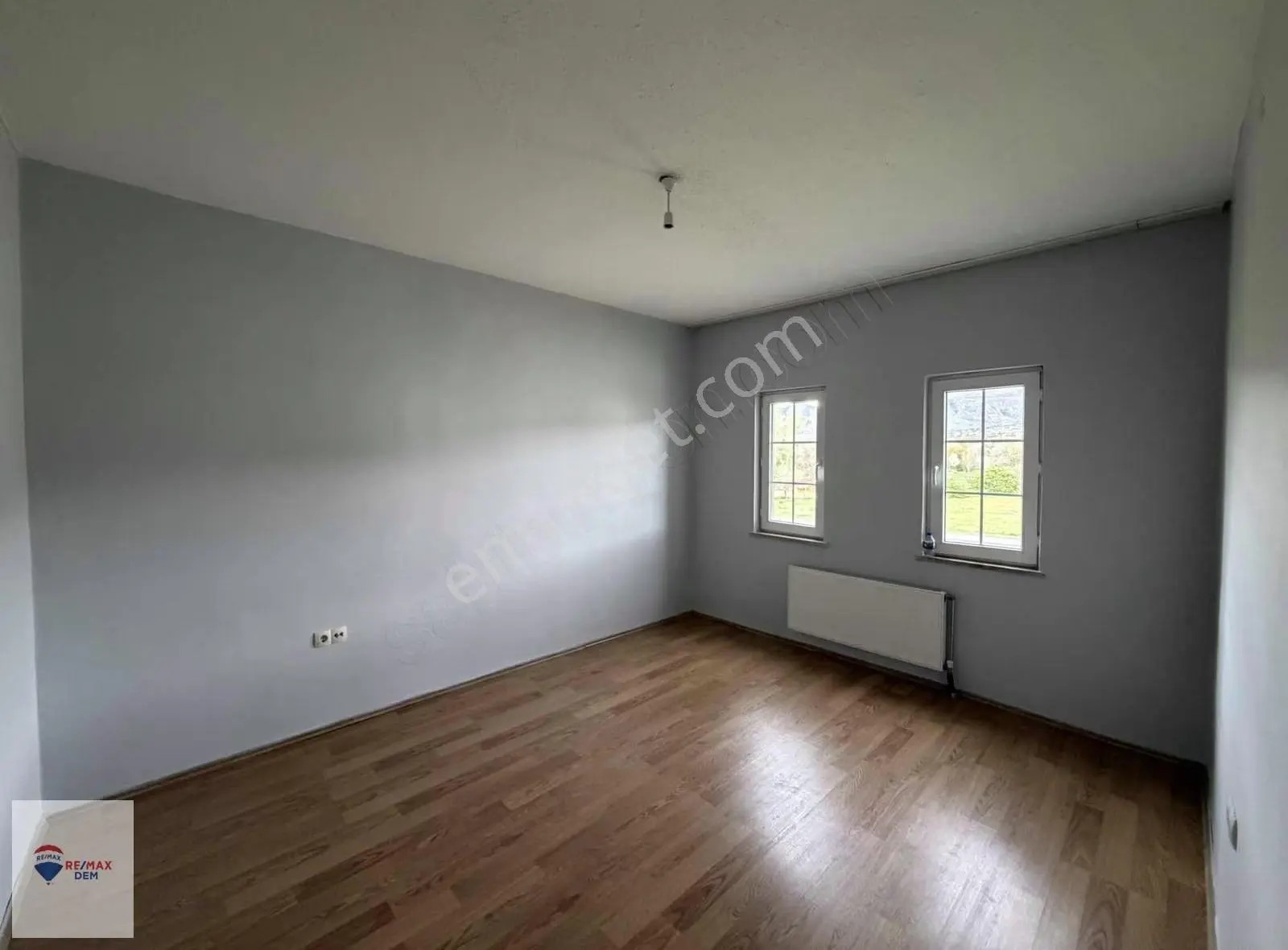 Remax Dem'den Kavakyolu 2. Etap Ara Kat Borçsuz Satılık Daire