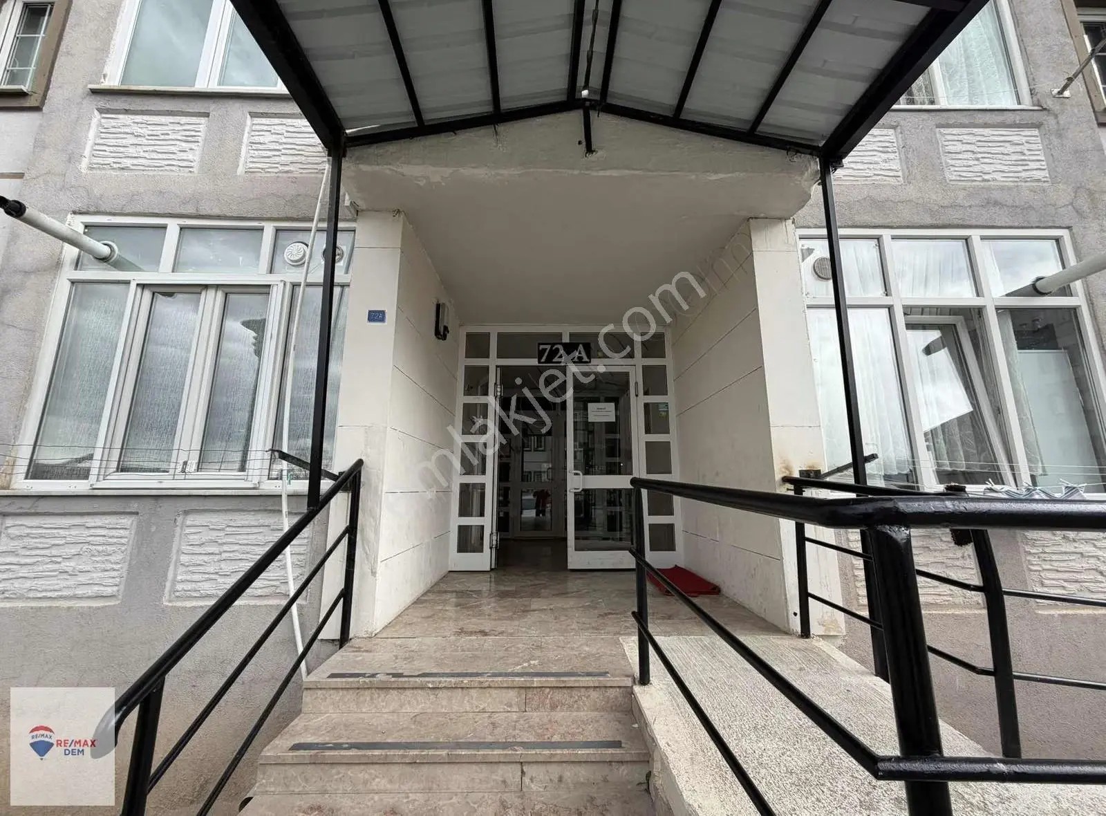 Remax Dem'den Kavakyolu 2. Etap Ara Kat Borçsuz Satılık Daire