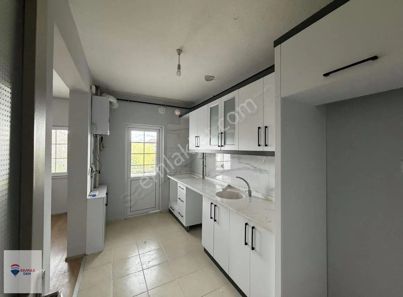 Remax Dem'den Kavakyolu 2. Etap Ara Kat Borçsuz Satılık Daire