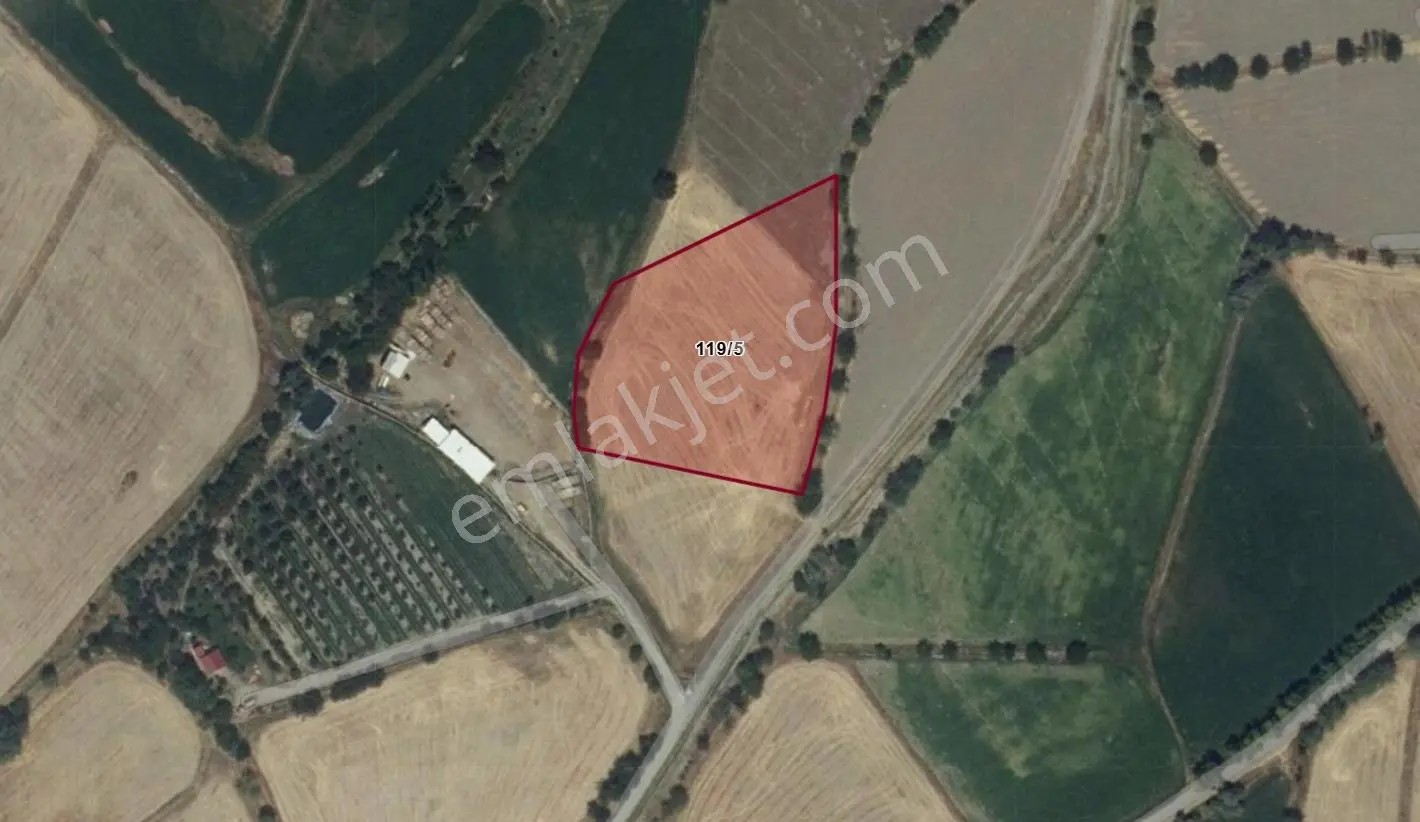 Remax Dem'den Buğdaylı Köyünde Satılık 7795 M² Sulu Tarla