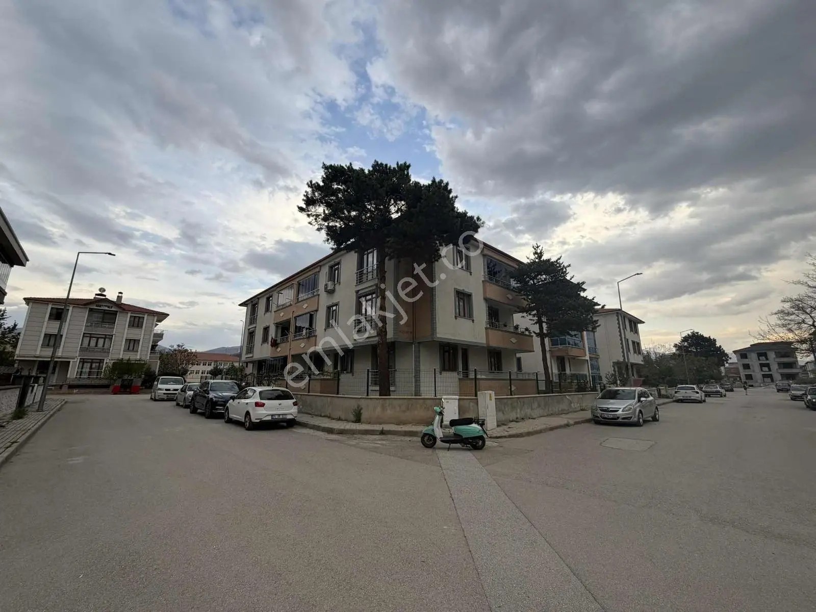 Remax Dem'den Halitpaşa Mah. 3+1 Geniş Ferah Satılık Daire