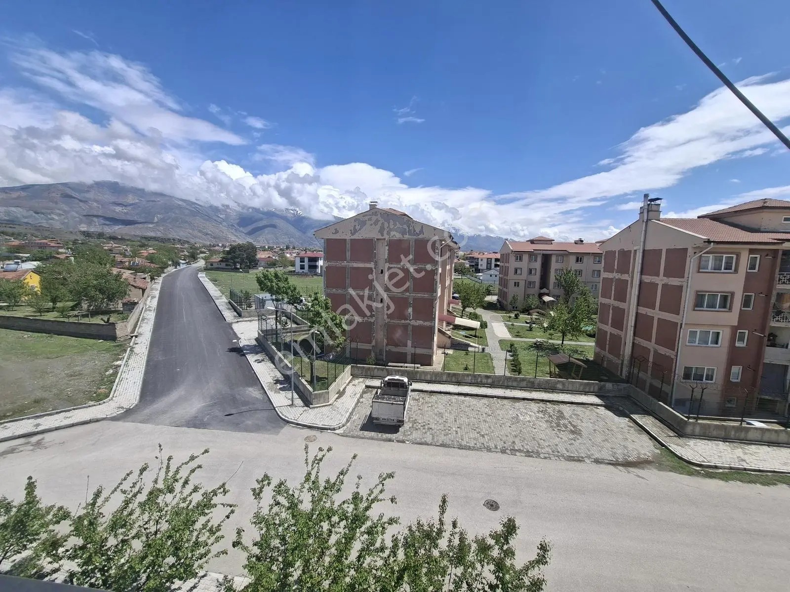 Remax Dem'den Mengüceli Tokide Satılık Borçsuz 2+1 Daire