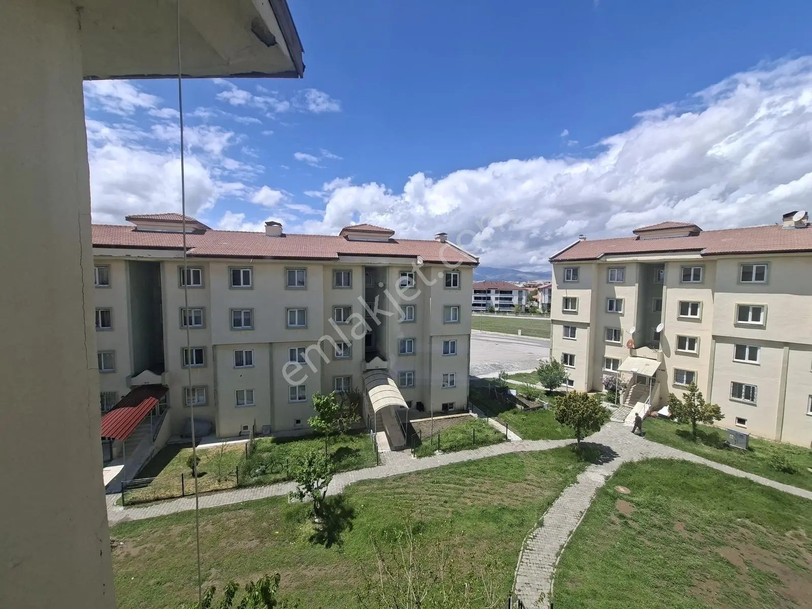 Remax Dem'den Mengüceli Tokide Satılık Borçsuz 2+1 Daire