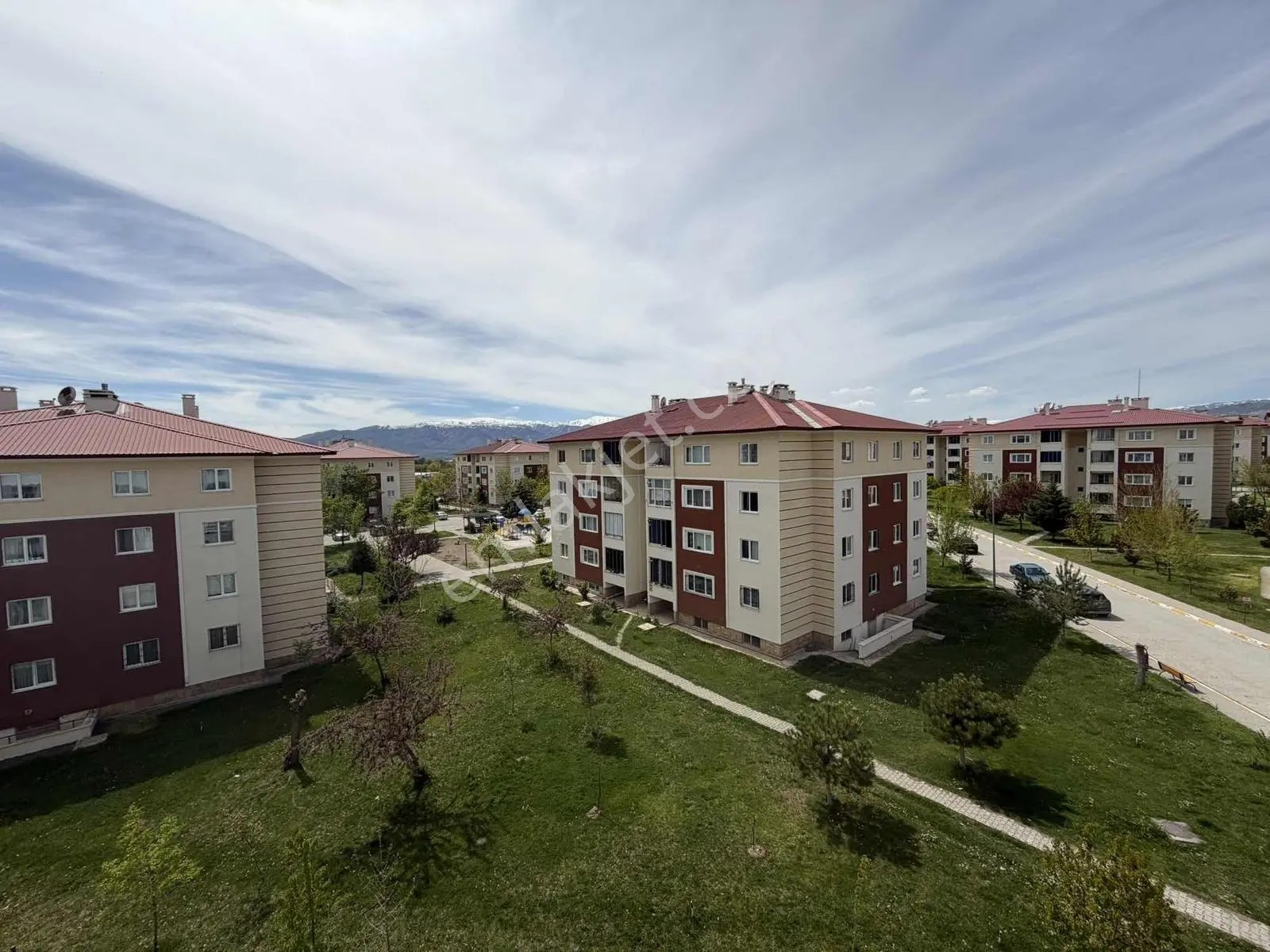 Remax Dem'den 13 Şubat Caddesinde 4+1 Satılık Daire
