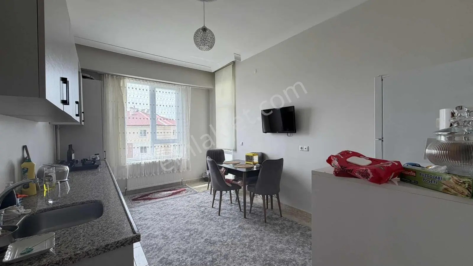 Remax Dem'den 13 Şubat Caddesinde 4+1 Satılık Daire