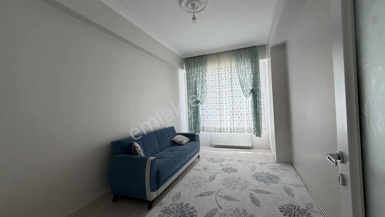 Remax Dem'den 13 Şubat Caddesinde 4+1 Satılık Daire