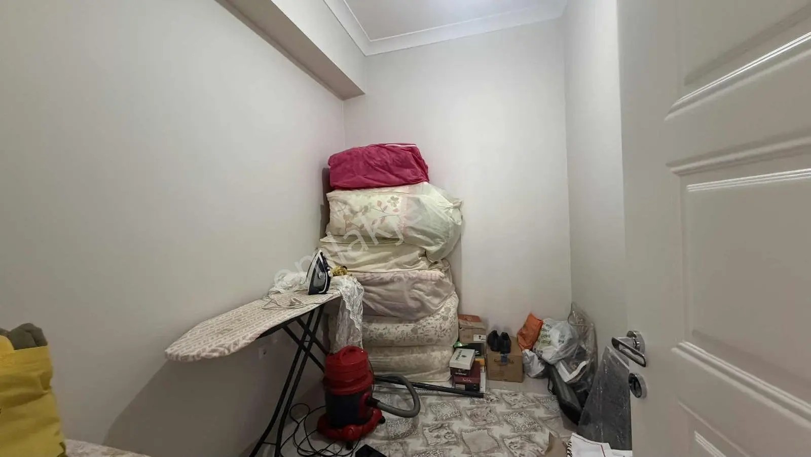 Remax Dem'den 13 Şubat Caddesinde 4+1 Satılık Daire