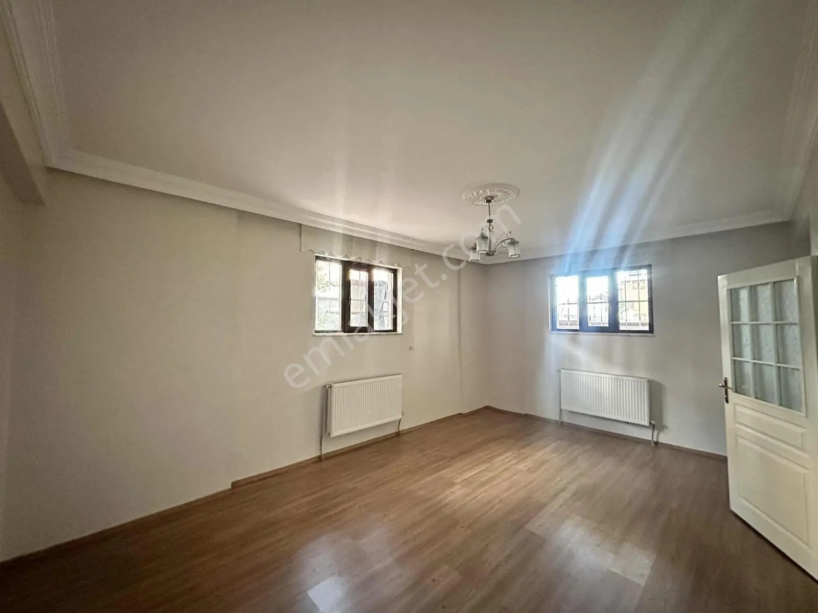 Remax Dem'den Demirkent Mahallesinde 3+1 Satılık Yarı Bodrum