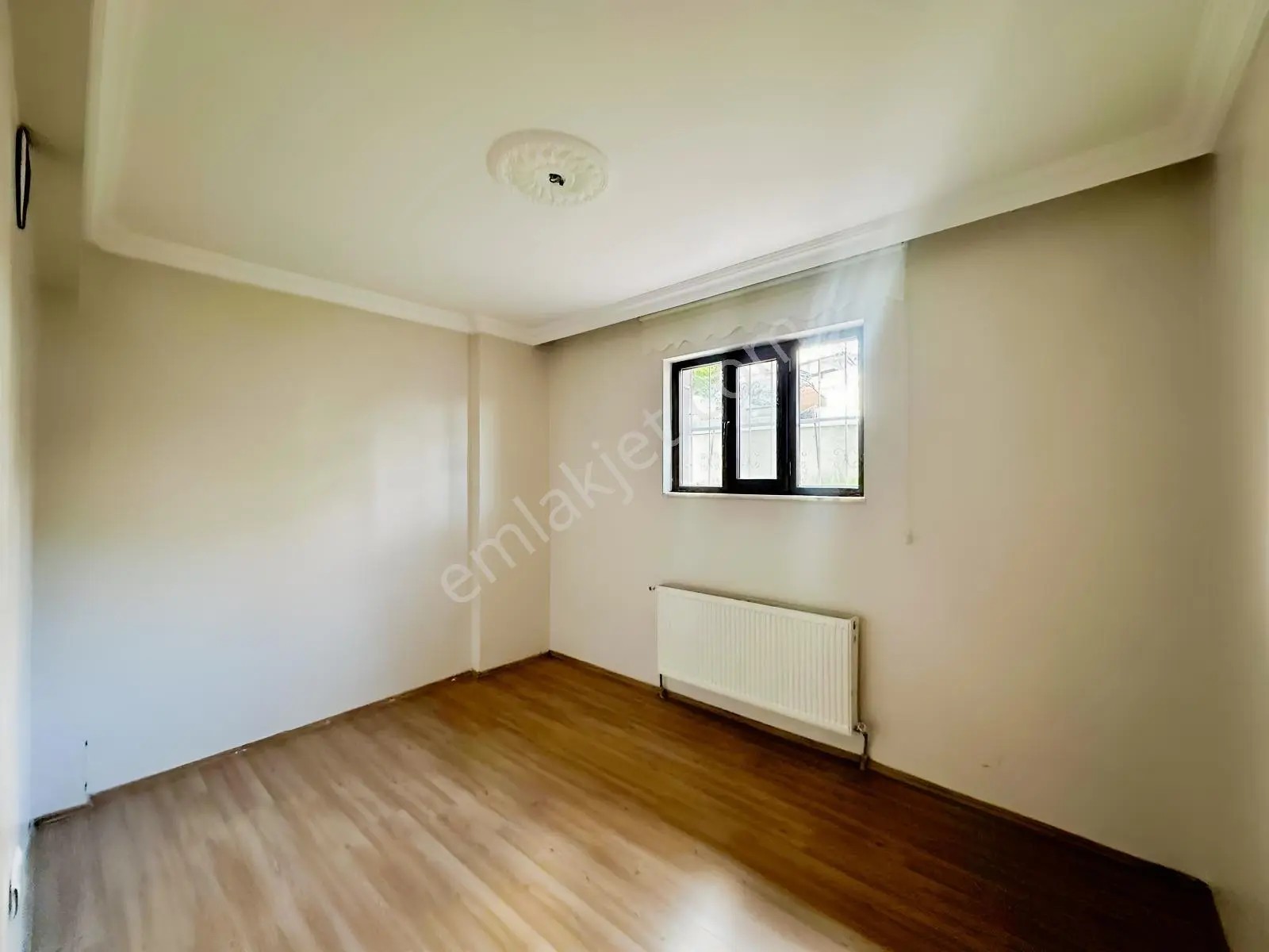 Remax Dem'den Demirkent Mahallesinde 3+1 Satılık Yarı Bodrum