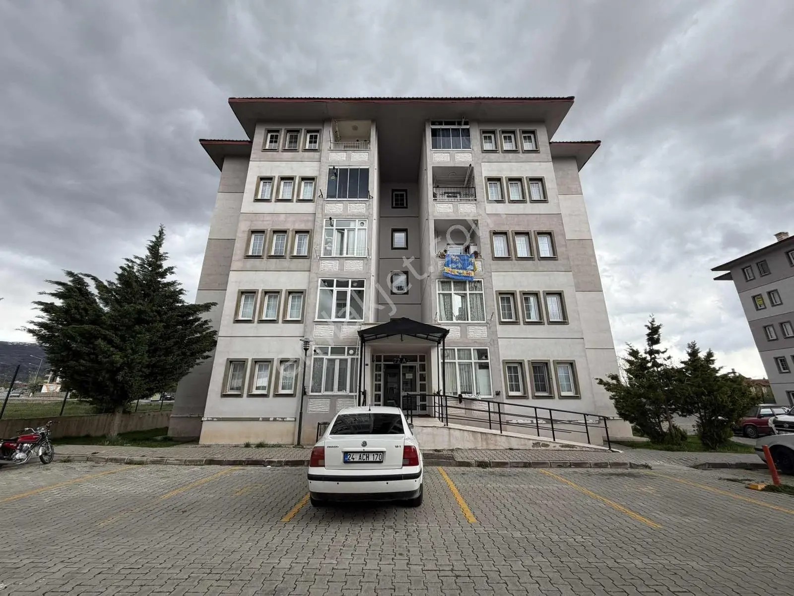 Remax Dem'den Kavakyolu 2. Etap Ara Kat Borçsuz Satılık Daire
