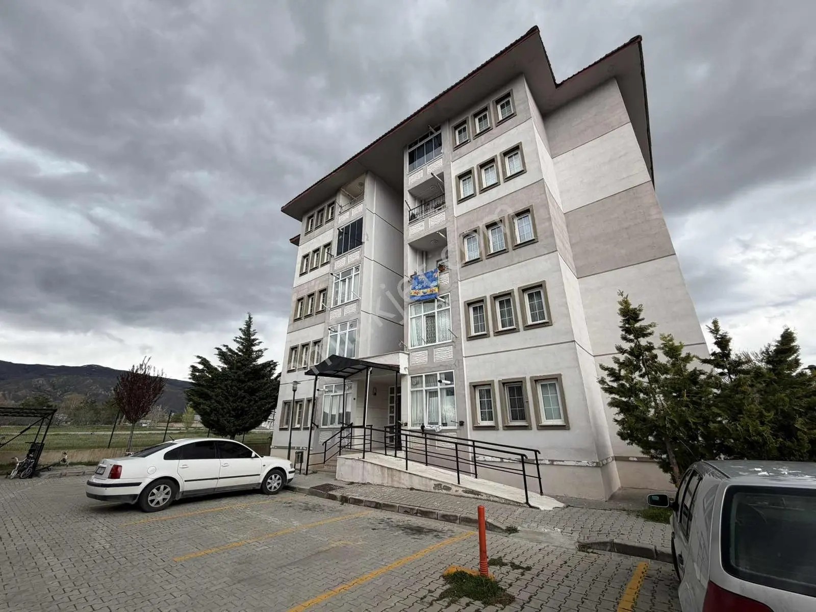 Remax Dem'den Kavakyolu 2. Etap Ara Kat Borçsuz Satılık Daire