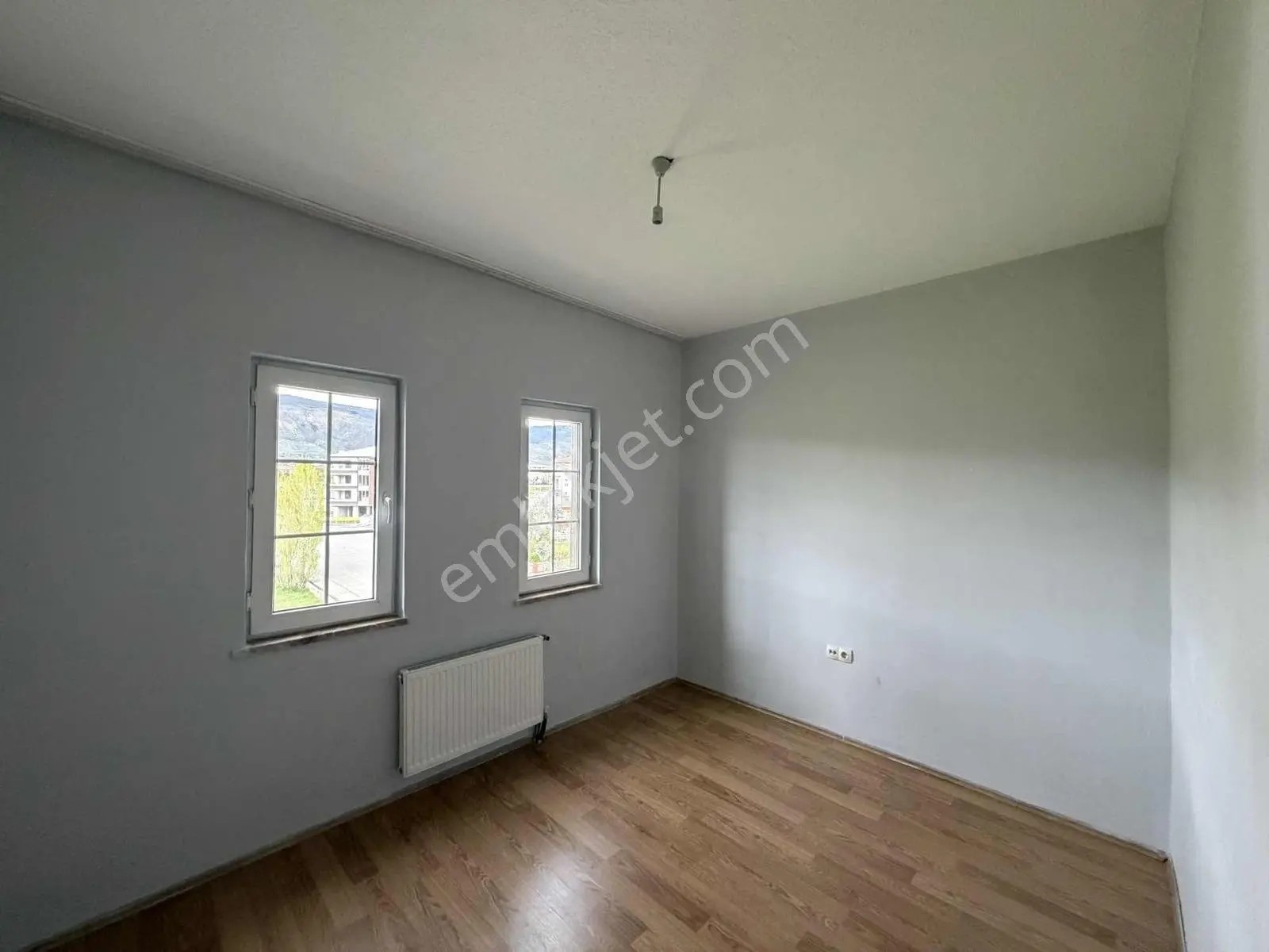 Remax Dem'den Kavakyolu 2. Etap Ara Kat Borçsuz Satılık Daire