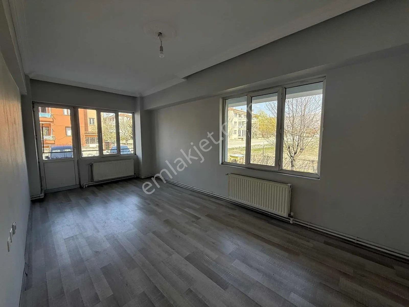 Remax Dem'den Arslanlı Mah.satılık 3+1geniş Daire