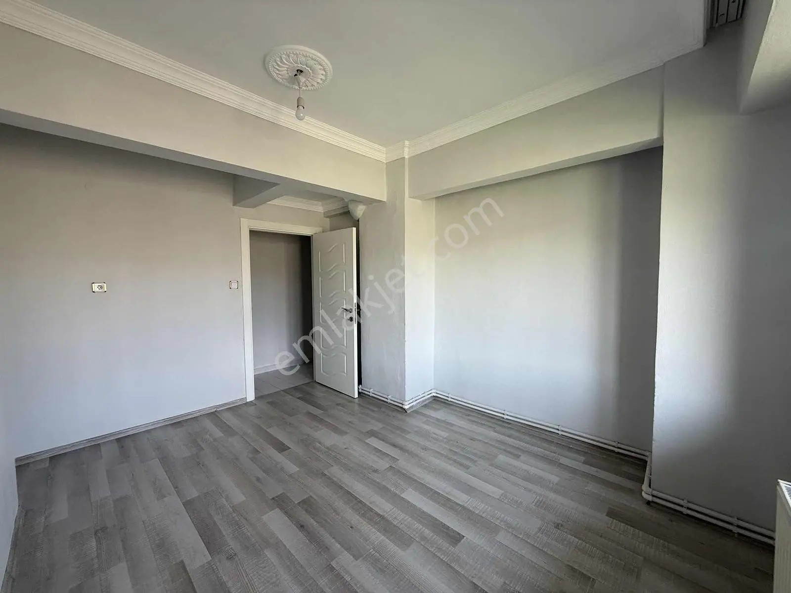 Remax Dem'den Arslanlı Mah.satılık 3+1geniş Daire
