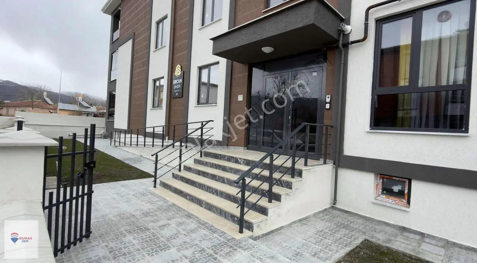 Remax Dem'den Demirkent Mah. Ara Kat 2+1 Satılık Daire
