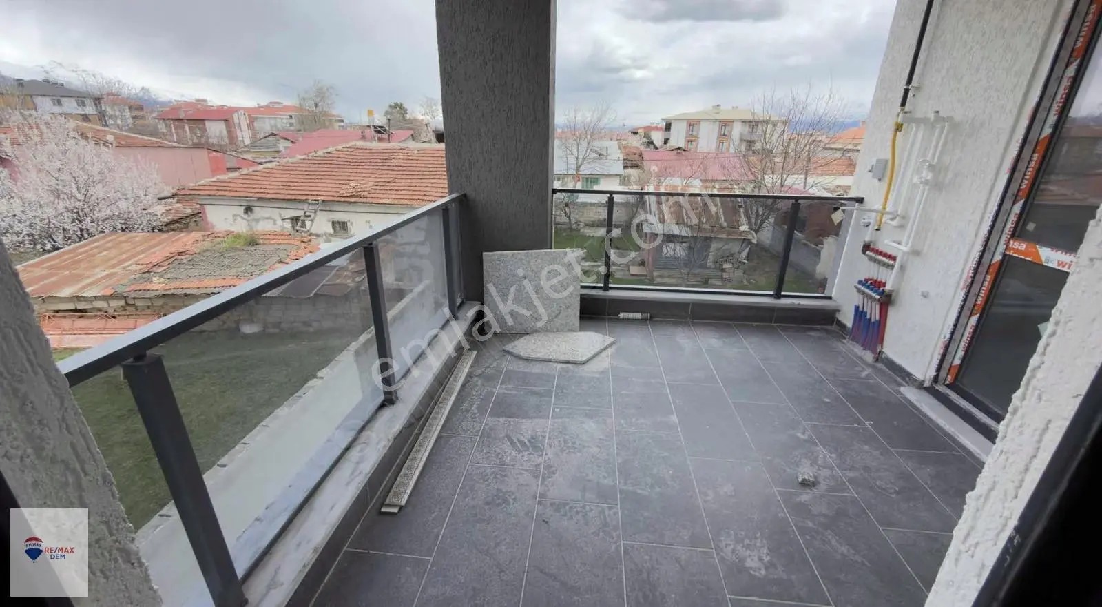 Remax Dem'den Demirkent Mah. Ara Kat 2+1 Satılık Daire