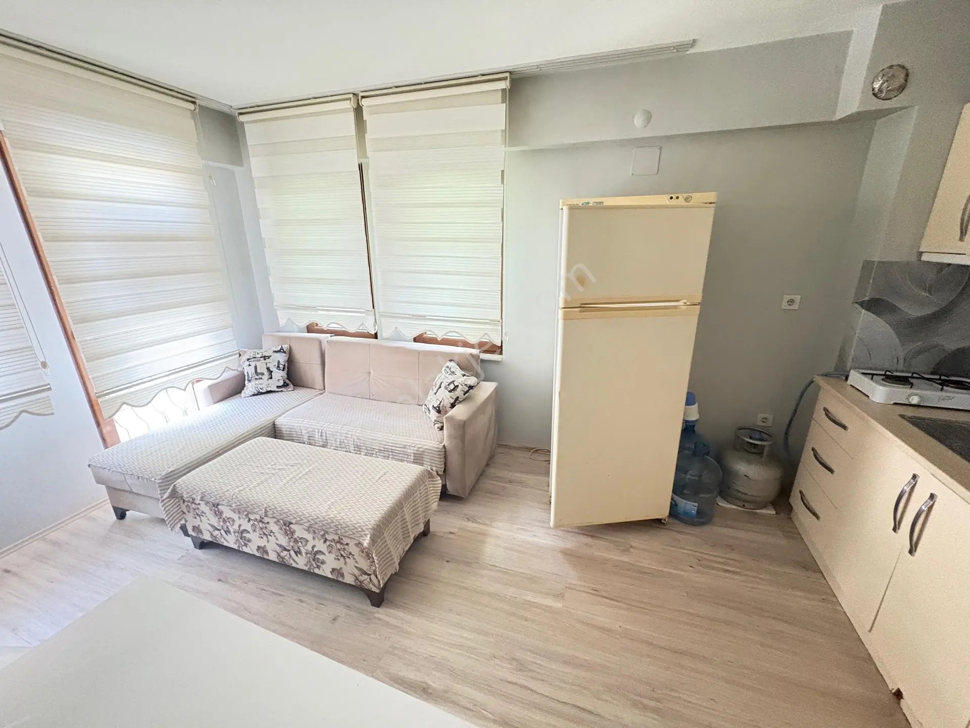Marmara'dan Ayşekadın'da Ana Cadde Üzerinde 1+1 Kiralık Daire