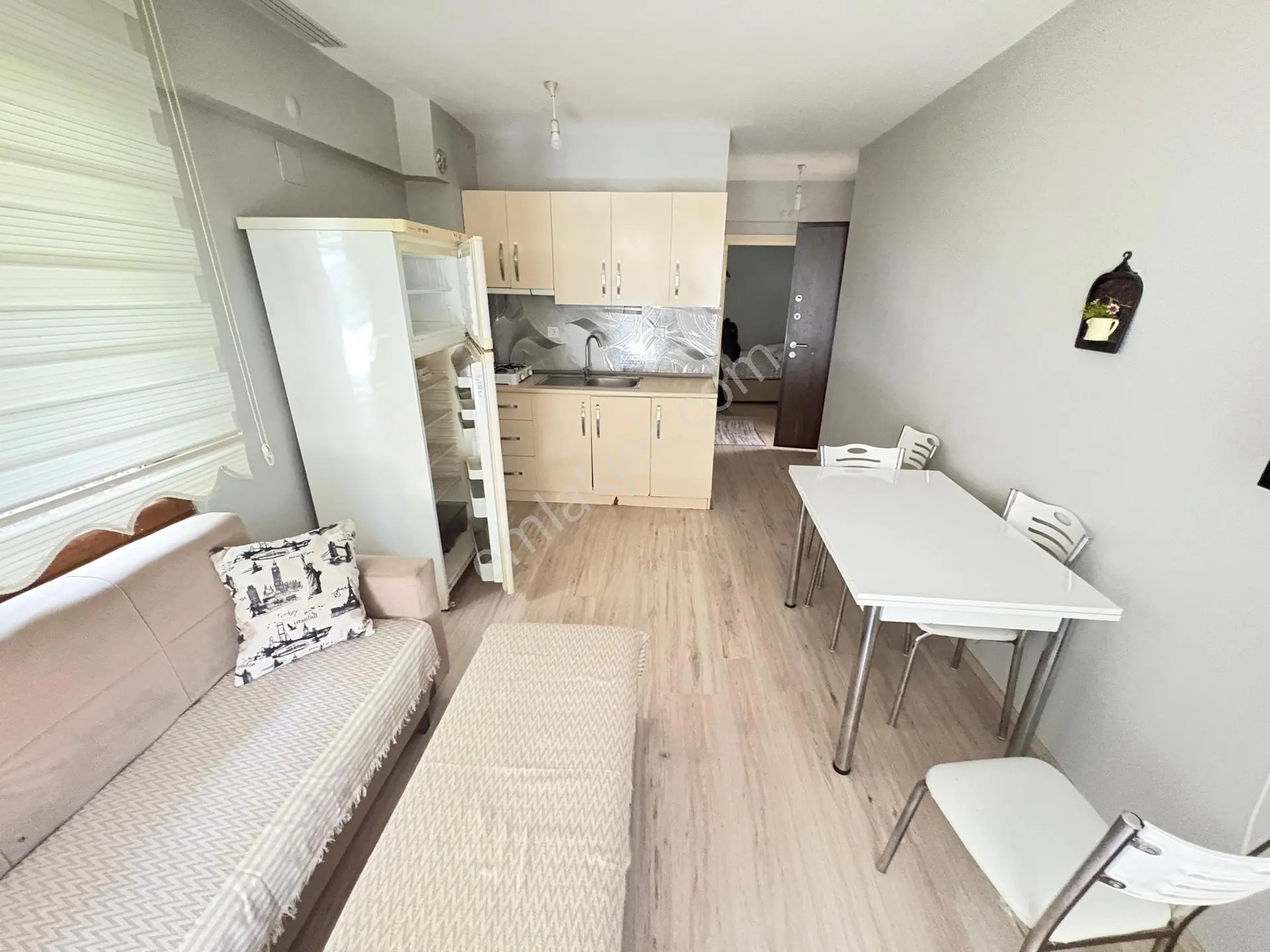 Marmara'dan Ayşekadın'da Ana Cadde Üzerinde 1+1 Kiralık Daire
