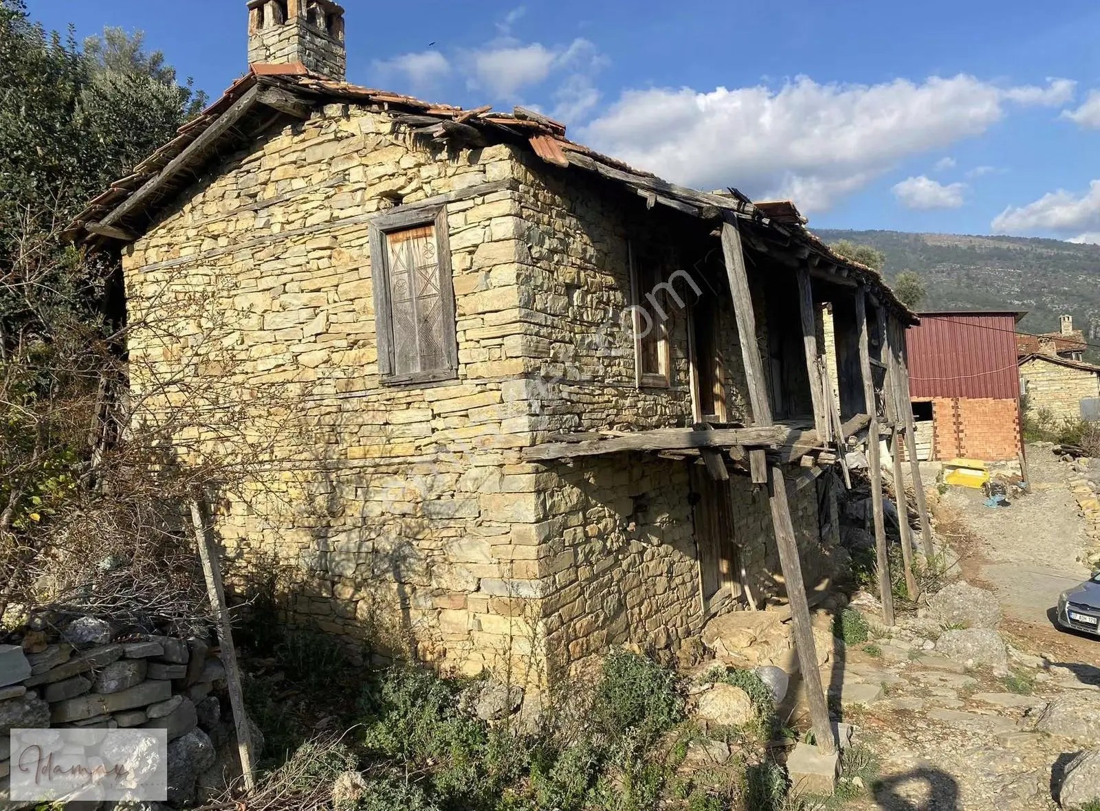 İdamax'tan Satılık Köyiçi Taş Ev