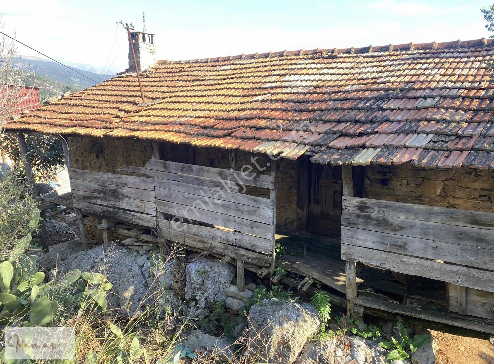 İdamax'tan Satılık Köyiçi Taş Ev