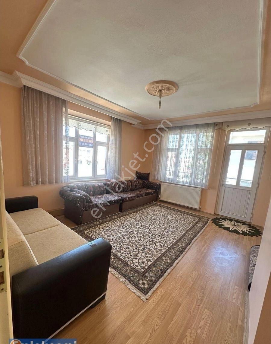 Cumhuriyet Mah'de 3+1 210m2 Satılık Daire