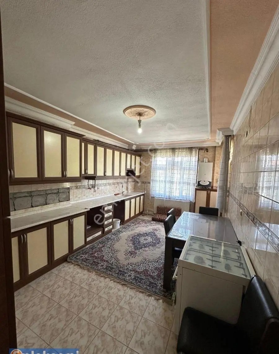 Cumhuriyet Mah'de 3+1 210m2 Satılık Daire