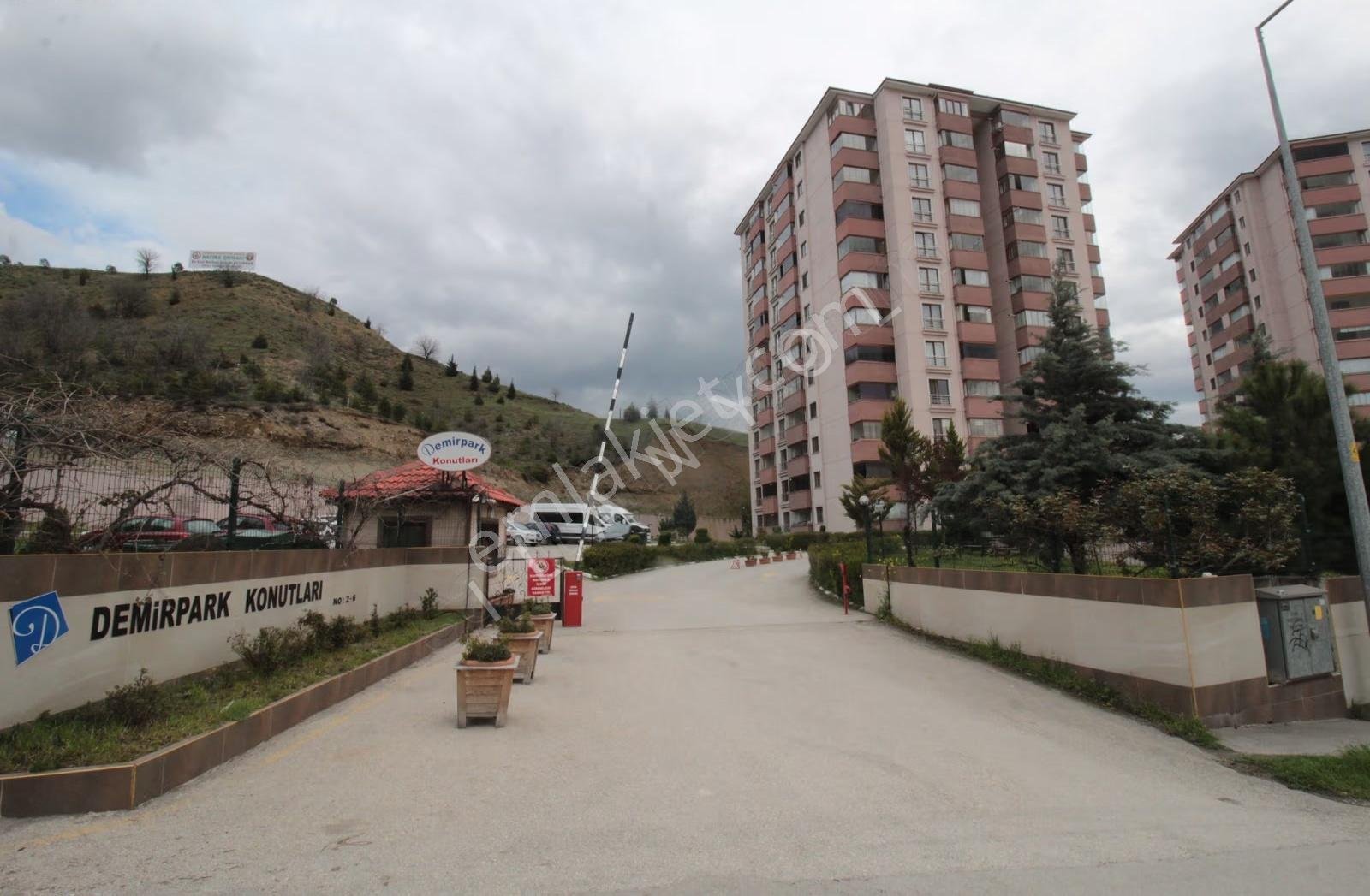 Karabük Üniversite Mah Demirpark Sitesinde Satılık 1+1 Geniş Dai