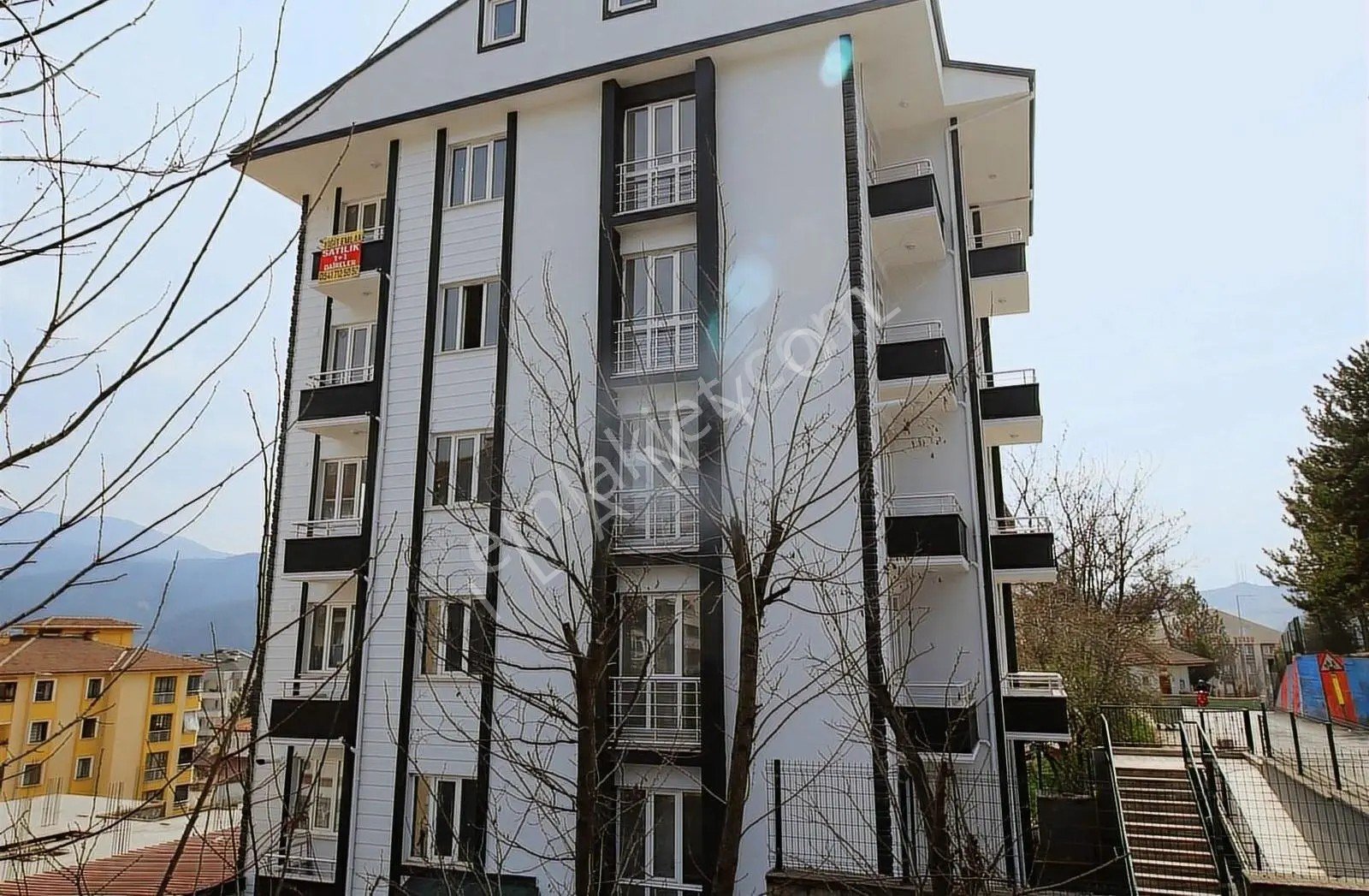Karagük 100. Yıl Yavuz Sultan Ortaokulu Altında Satılık 1+1 Dair